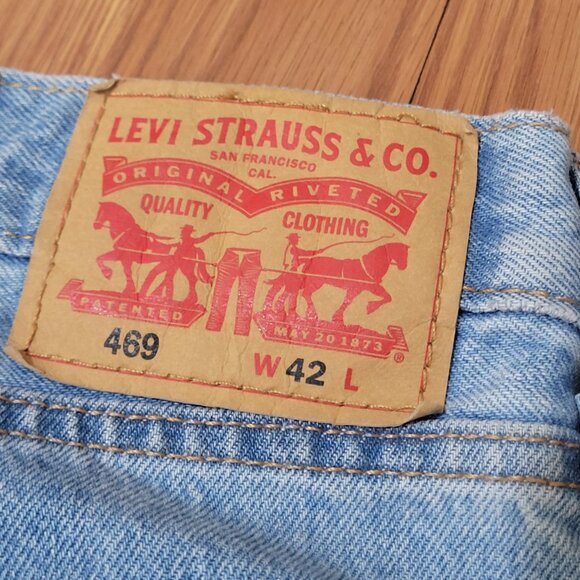 Levi's Men's 469 Loose Denim Shorts Light Score Wash 42 x 12 394340015 Cotton - Picture 4 of 7